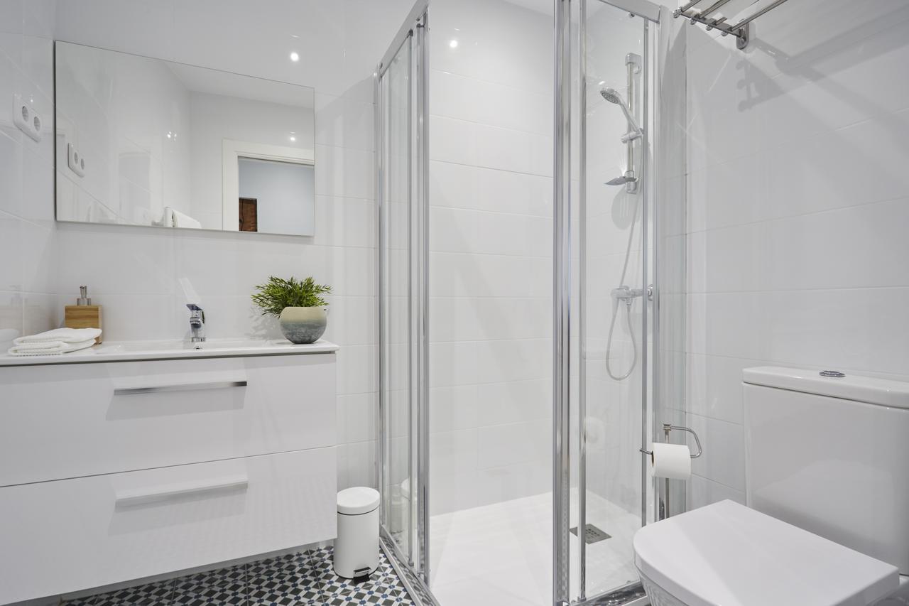 Leeways Apartment In Fucar Madri Exterior foto